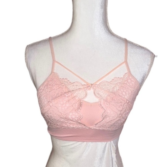 Pink lace bralette, adjustable straps, delicate and elegant! - Picture 1 of 5